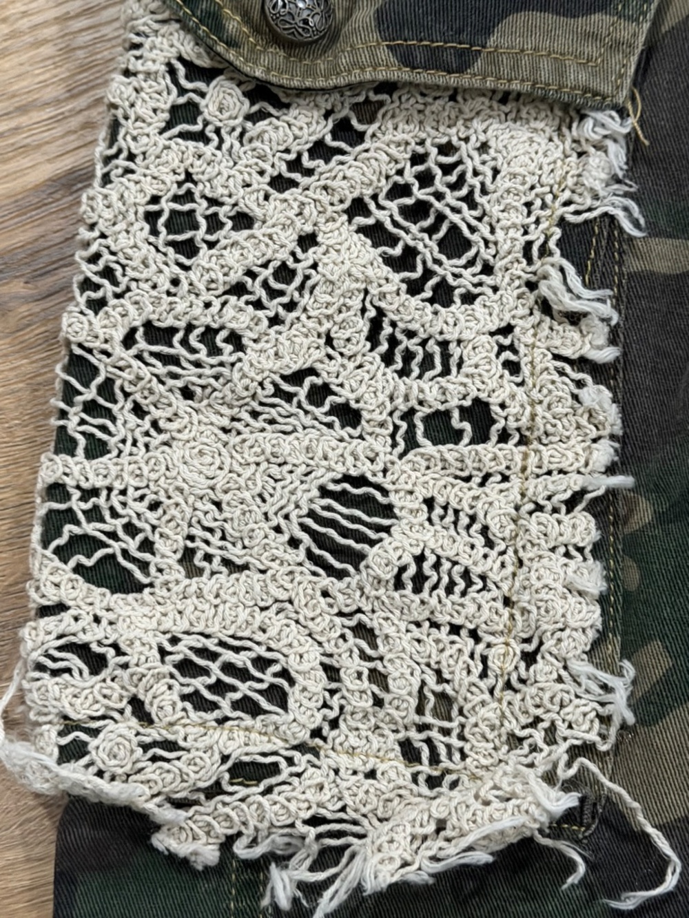 Pol camouflage and lace distressed jogger pants - Picture 3 of 10